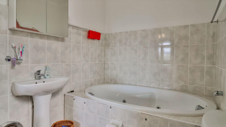 4 Bedroom Property for Sale in Kleinbaai Western Cape